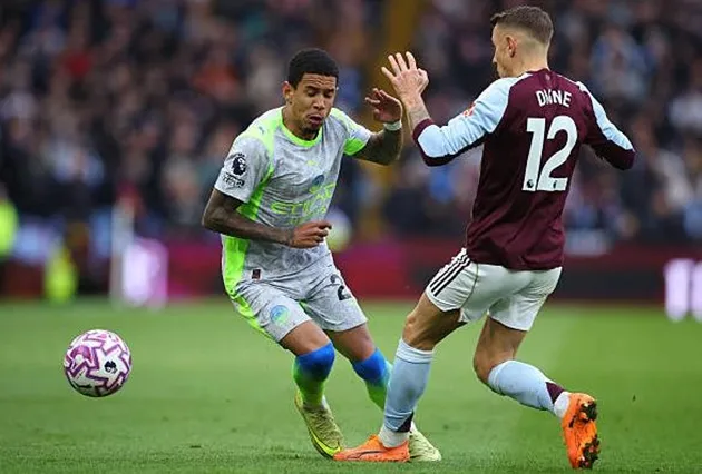 Savinho thi đấu mờ nhạt tại Villa Park, Manchester City