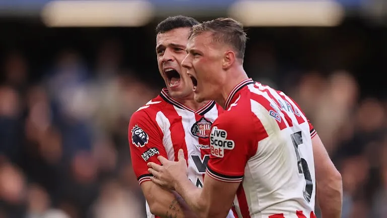 Sunderland gây sốc khi hạ Chelsea 2-1 ngay tại Stamford Bridge, thể hiện tinh thần chiến đấu mạnh mẽ.