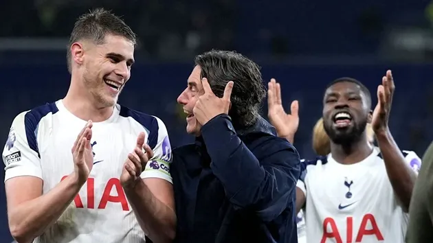 Thomas Frank giúp Tottenham xây dựng hệ thống phòng ngự kỉ luật và sáng tạo từ các pha cố định