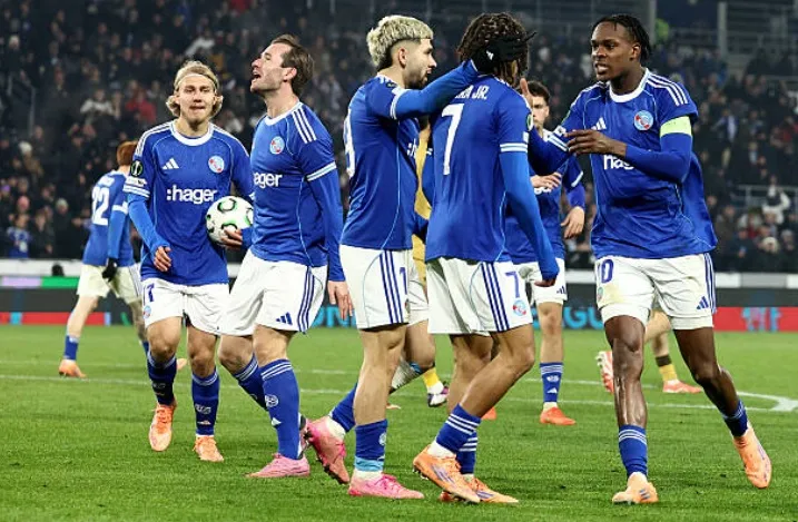 Emegha đã gửi 'lời chào' tuyệt vời đến cho Chelsea.