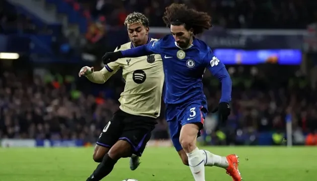 Yamal lu mờ trước Estevao trong trận đấu